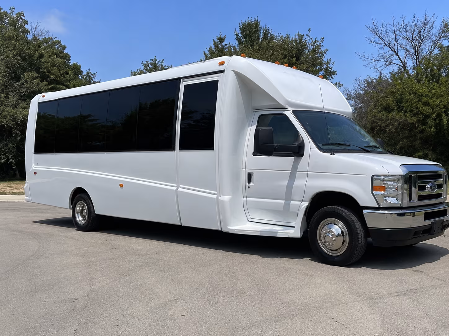 how party buses make concert nights in laredo unforgettable