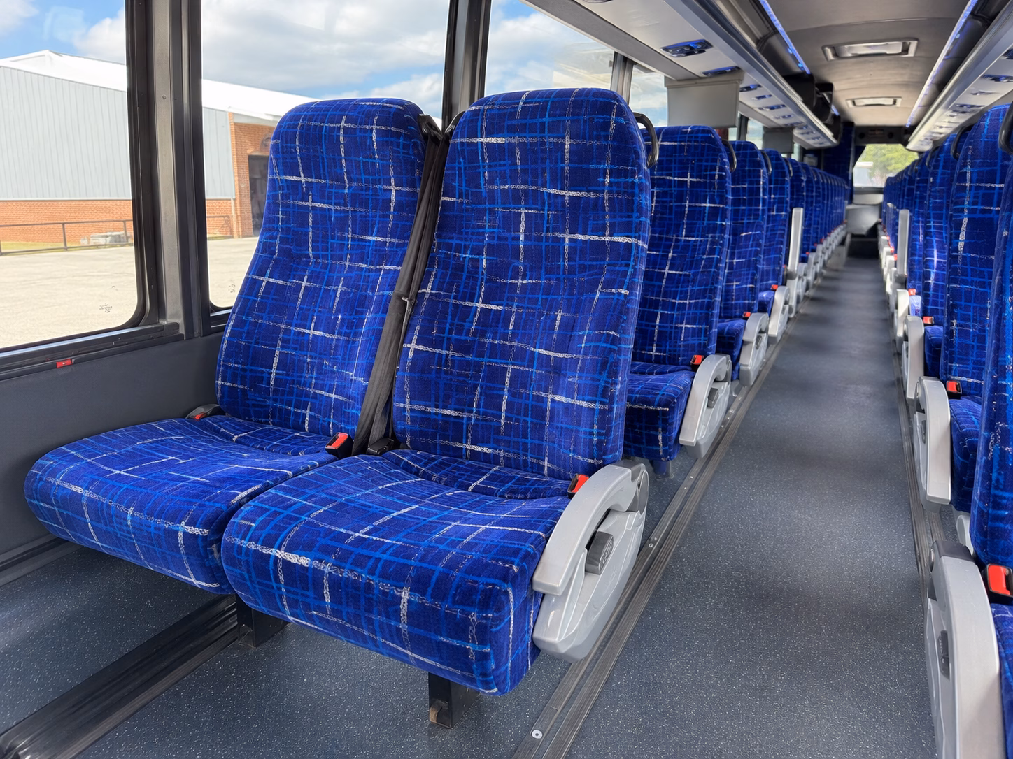 how the type of bus changes the price in laredo texas