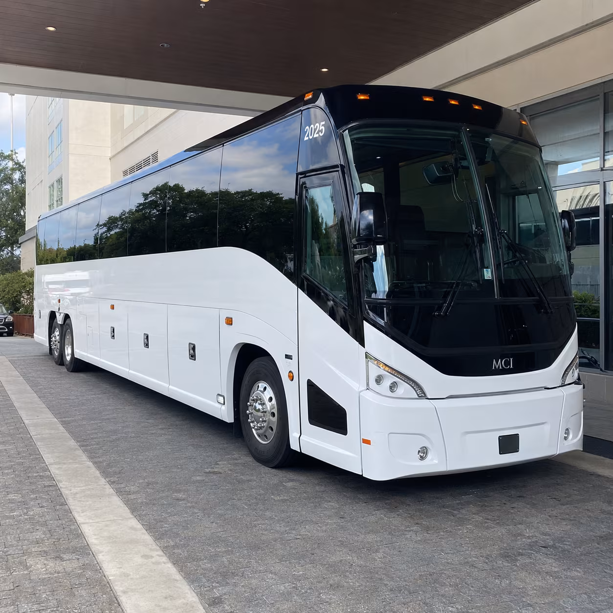 laredo charter bus services fleet